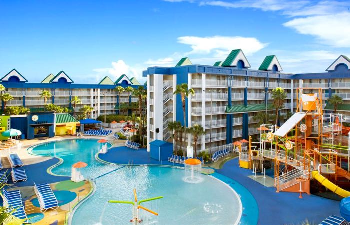 Hotel para niños en Orlando con toboganes de agua.