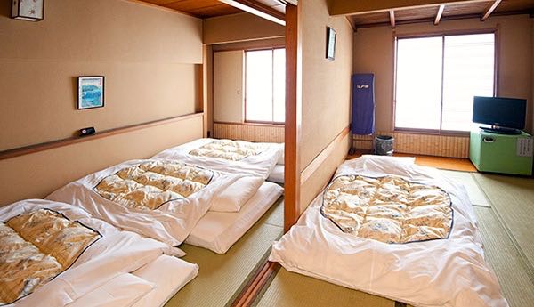 Habitación familiar de estilo japonés con tatamis.