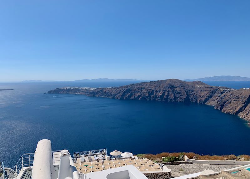 Lugares para quedarse en Santorini con vistas a la caldera.