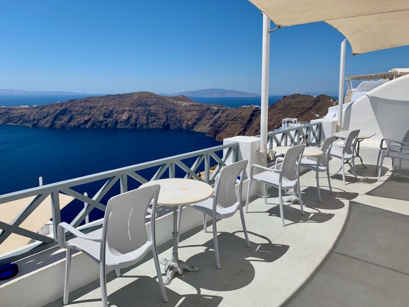 Lugar para alojarse en Santorini con vistas a la caldera.