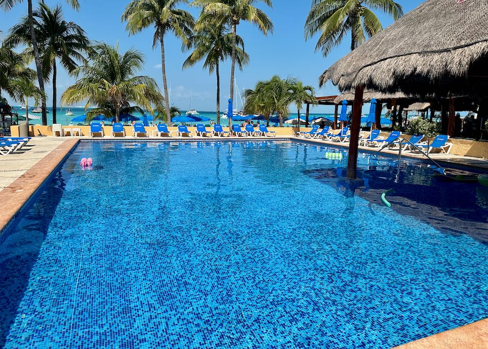 Hotel con piscina en Isla Mujeres.