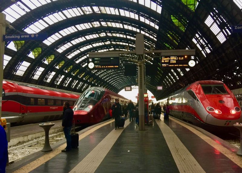 trenes en la estacion milano centrale