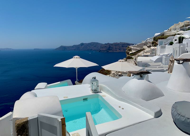 Lugares para quedarse en Santorini con vistas a la caldera.