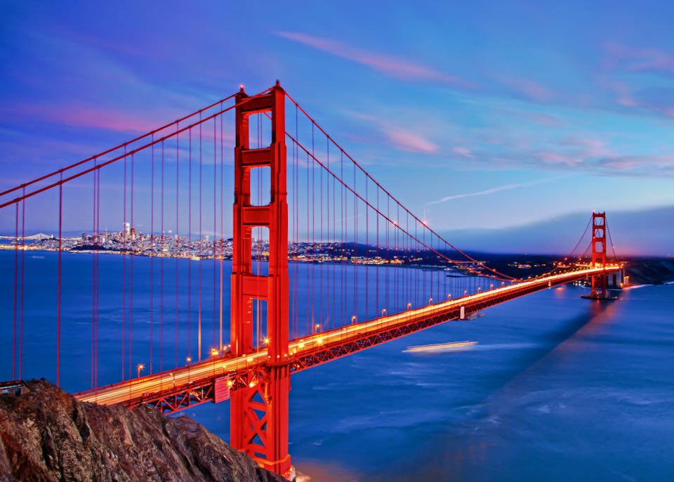 Alojarse cerca del puente Golden Gate en San Francisco.